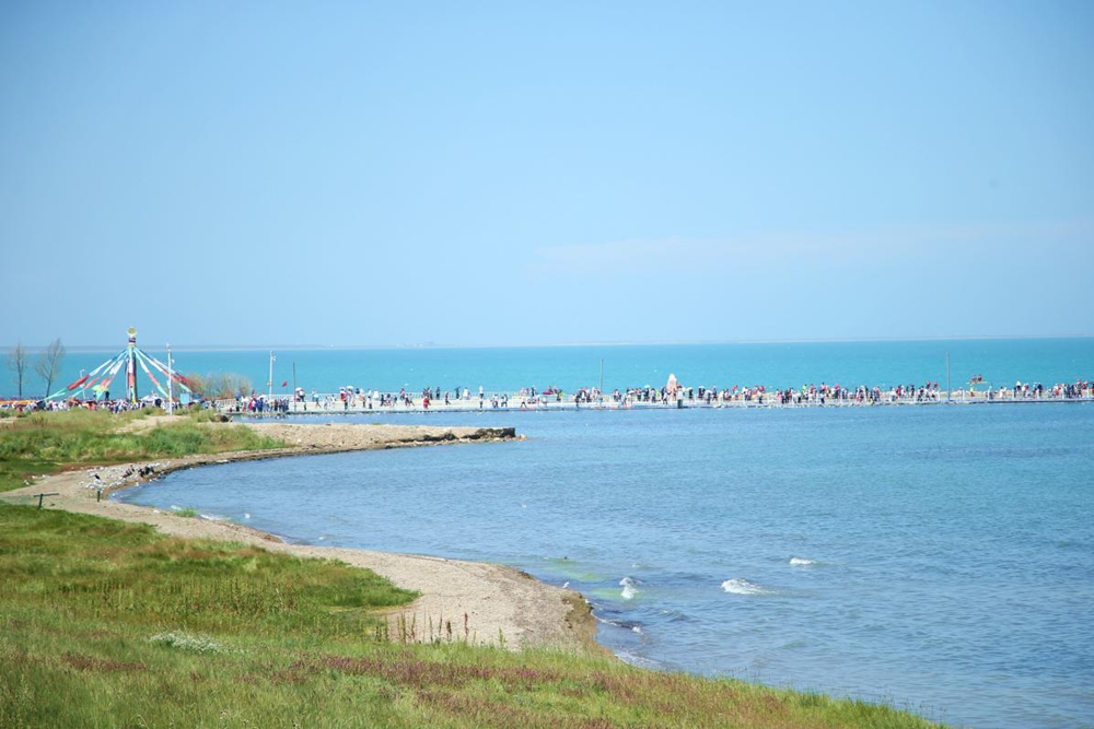 水碧天藍(lán)，青海湖秋光正好
